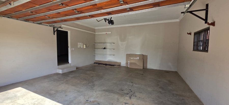 To Let 3 Bedroom Property for Rent in Melodie North West